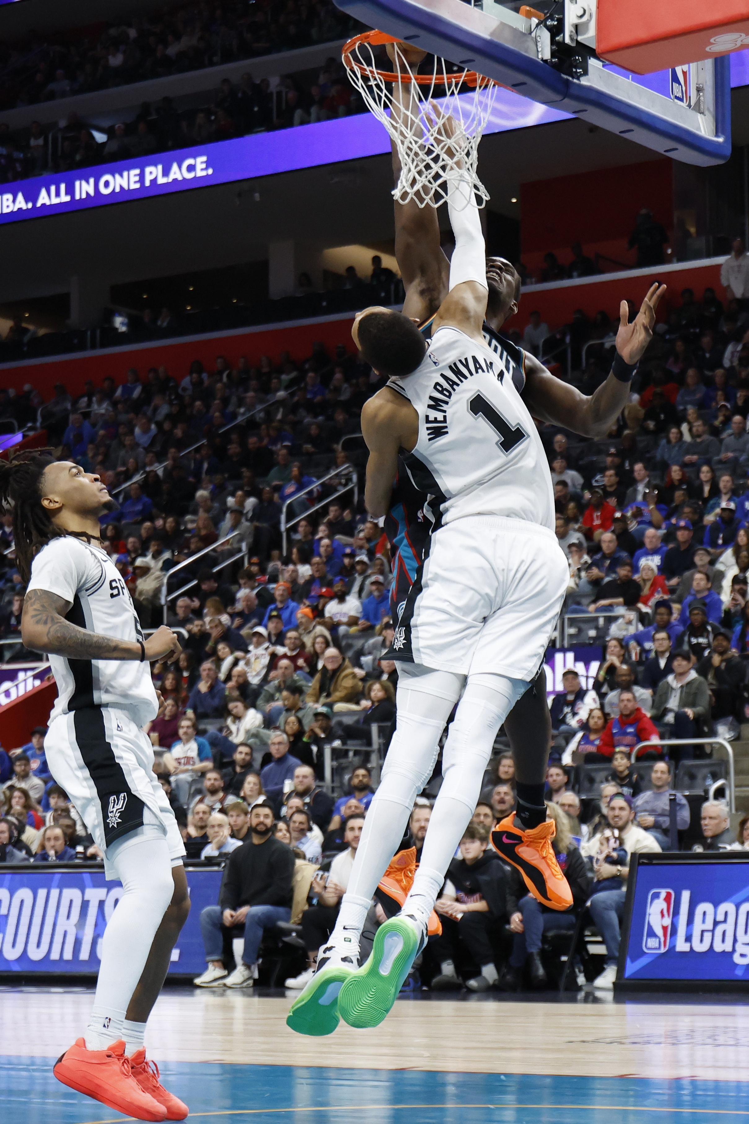 仅次文班&amp;鲨鱼！杜伦单场砍至少30分15板且0失误 历史第3年轻中锋